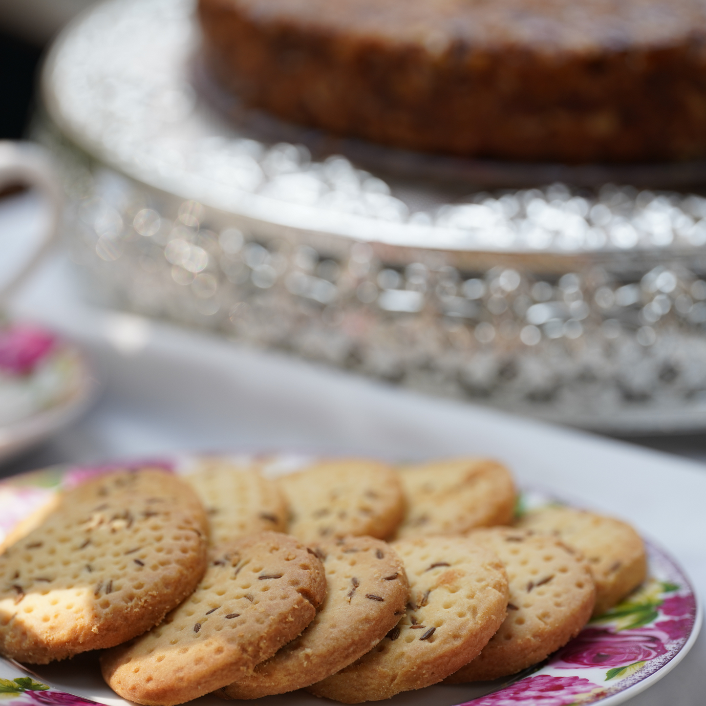 Eid Dessert Bundle: Cake & Cookies Package