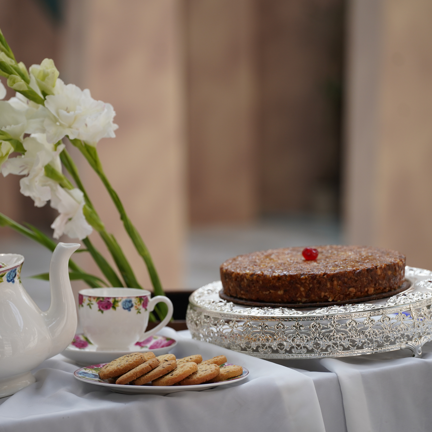 Eid Dessert Bundle: Cake & Cookies Package